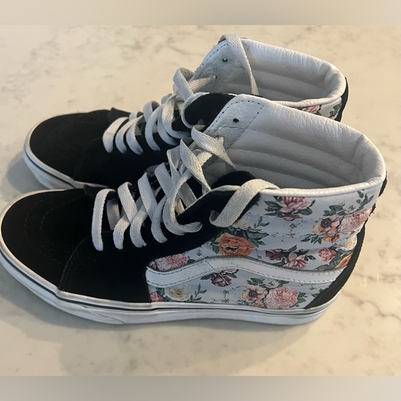 Vans Shoes - Vans SK8 Women's Sz 6 Floral Suede Hi Top Black Skate Sneakers EUC
